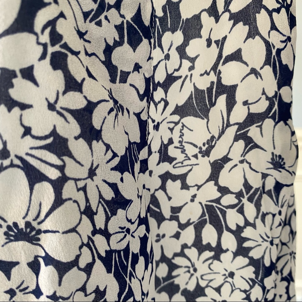 Burberry Silk Pleated Skirt Size US 6/M - Picture 9 of 11